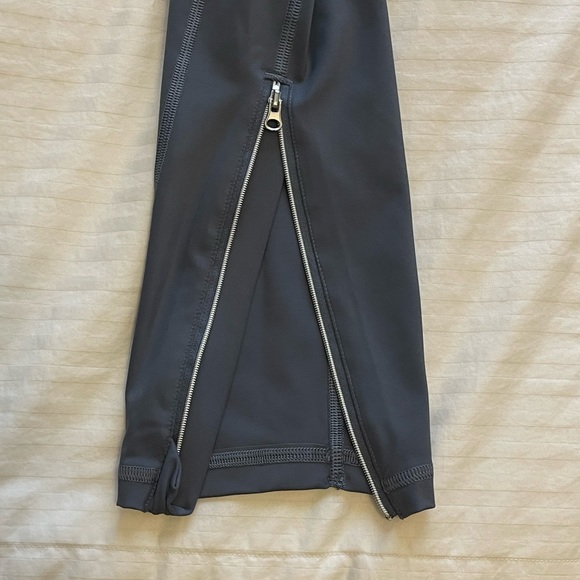 Victoria’s Secret Sport Gray Leggings Sz M NEW!! - Picture 3 of 5